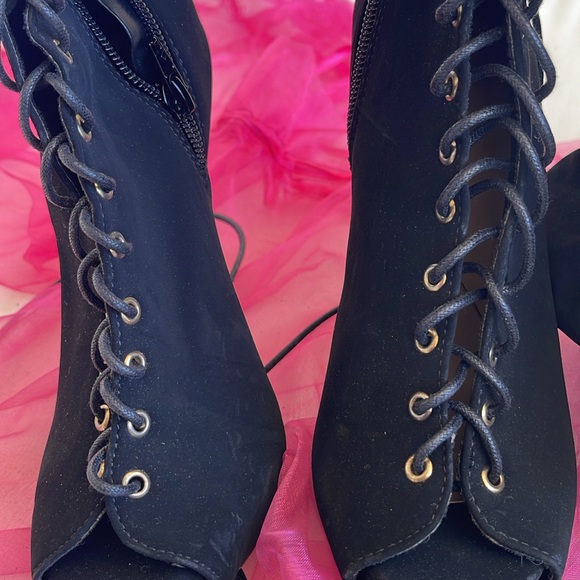 Glaze Black Lace-Up Women's Boots - Picture 3 of 7